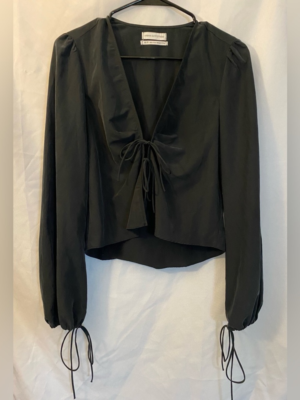 Urban Outfitters Black V-Neck Tie-Front Long Sleeve Blouse